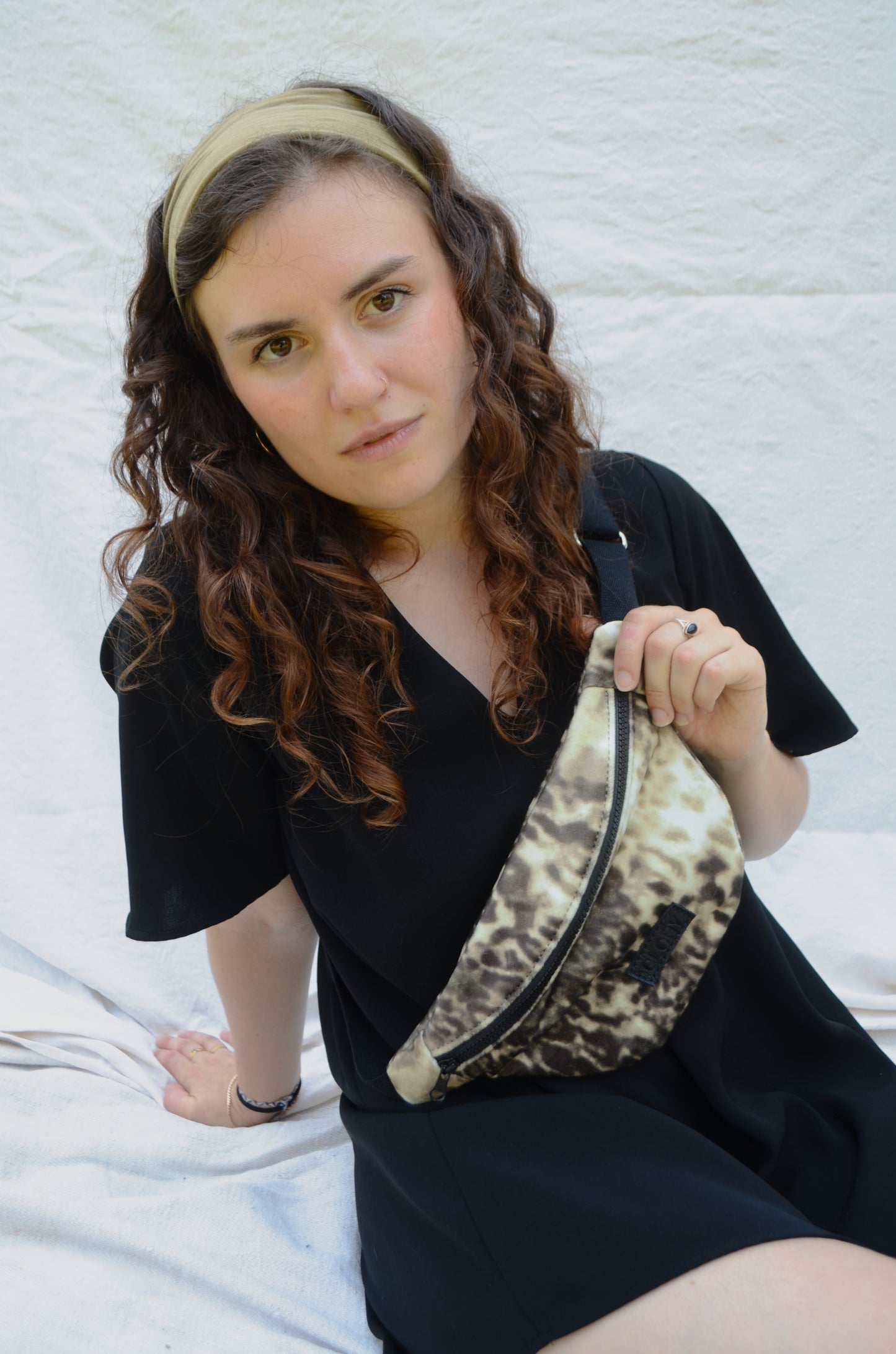 Banane en velours léopard S