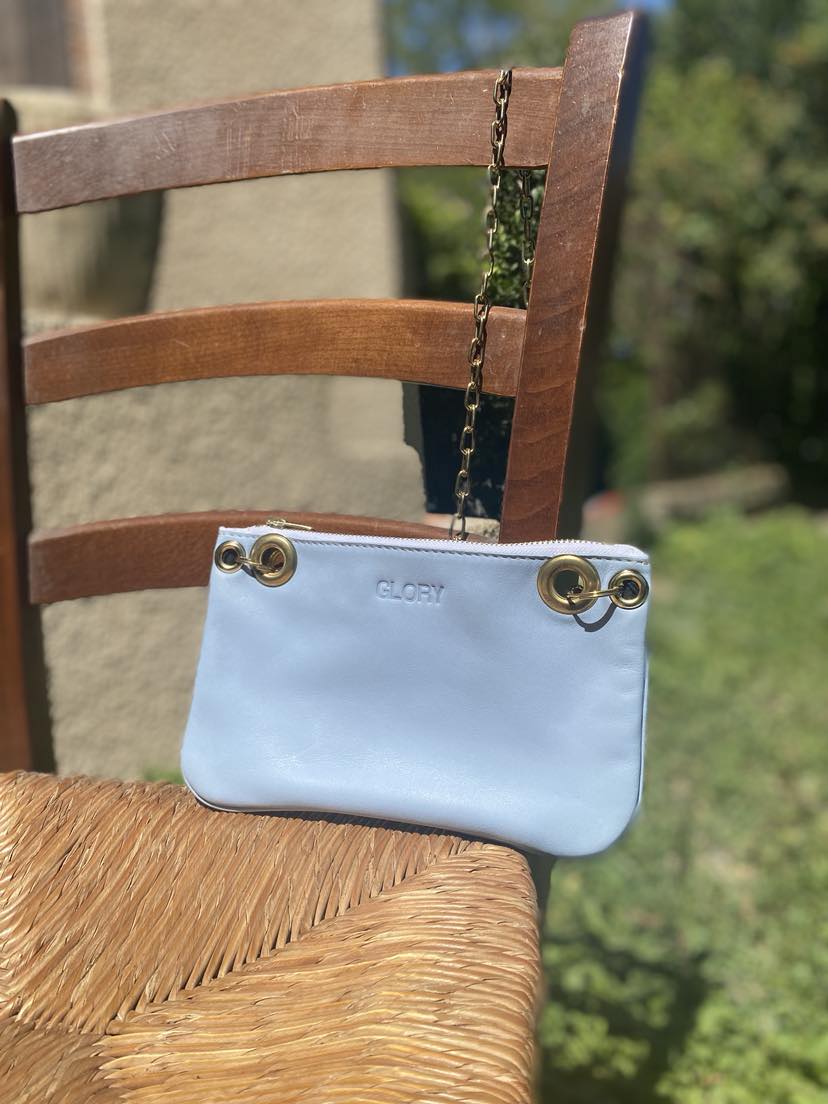 Pochette unique à bandoulière bleue pastel